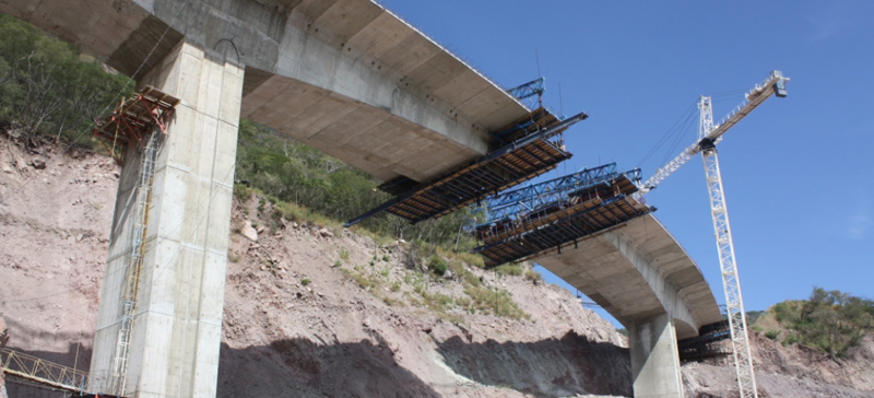 Imagen panorámica del Puente Guamuchil durante su construcción