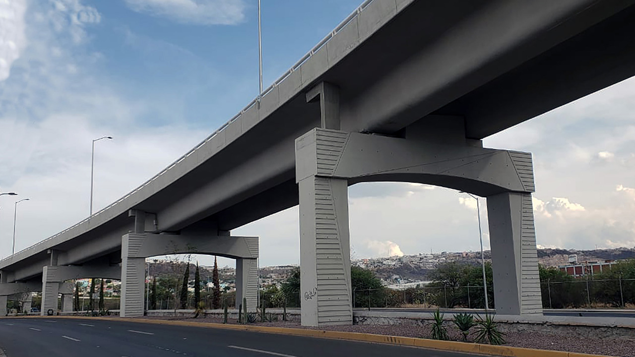 Imagen lateral del Viaducto Querétaro